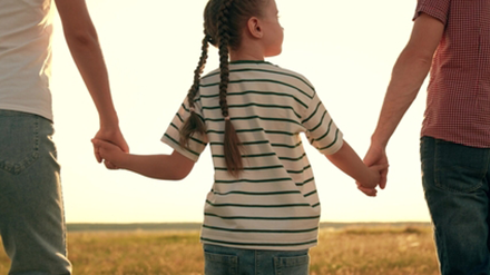 ¿A qué edad deja de ser bebé y  qué cambia en su crianza?