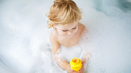 Higiene en bebés niño: errores comunes  y mejores prácticas